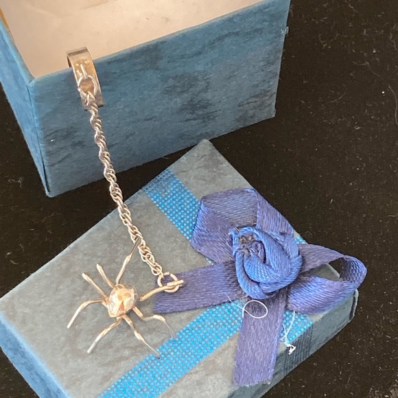 Spider on a Leash - Picture 6 of 8